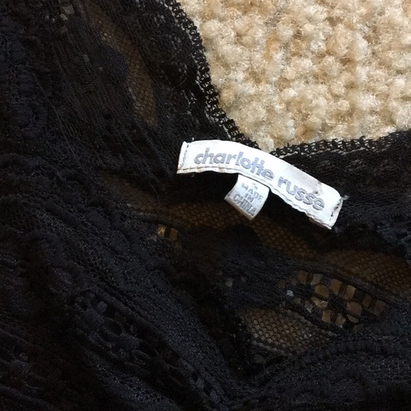 GOING OUT LACE CROP TOP - Picture 2 of 3